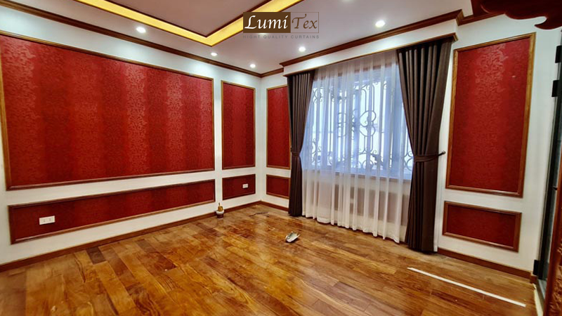 Họa tiết trừu tượng với vải thêu hoặc in nổi tôm nên vẻ đẹp thần bí