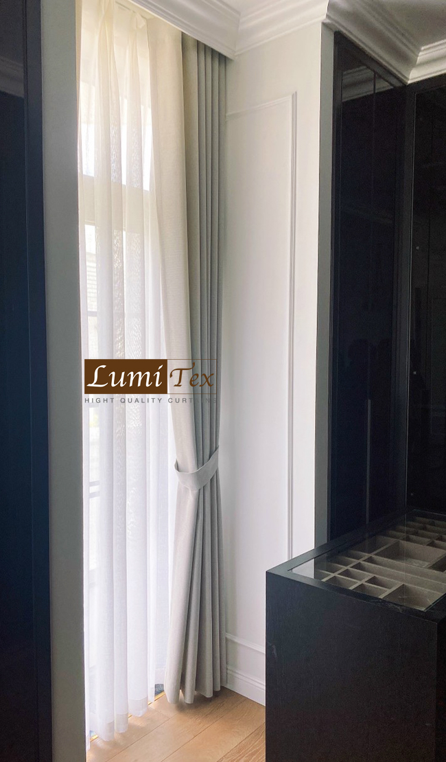 Thiết kế hai lớp của rèm vải giúp người dùng điều chỉnh ánh sáng tùy ý, dễ dàng