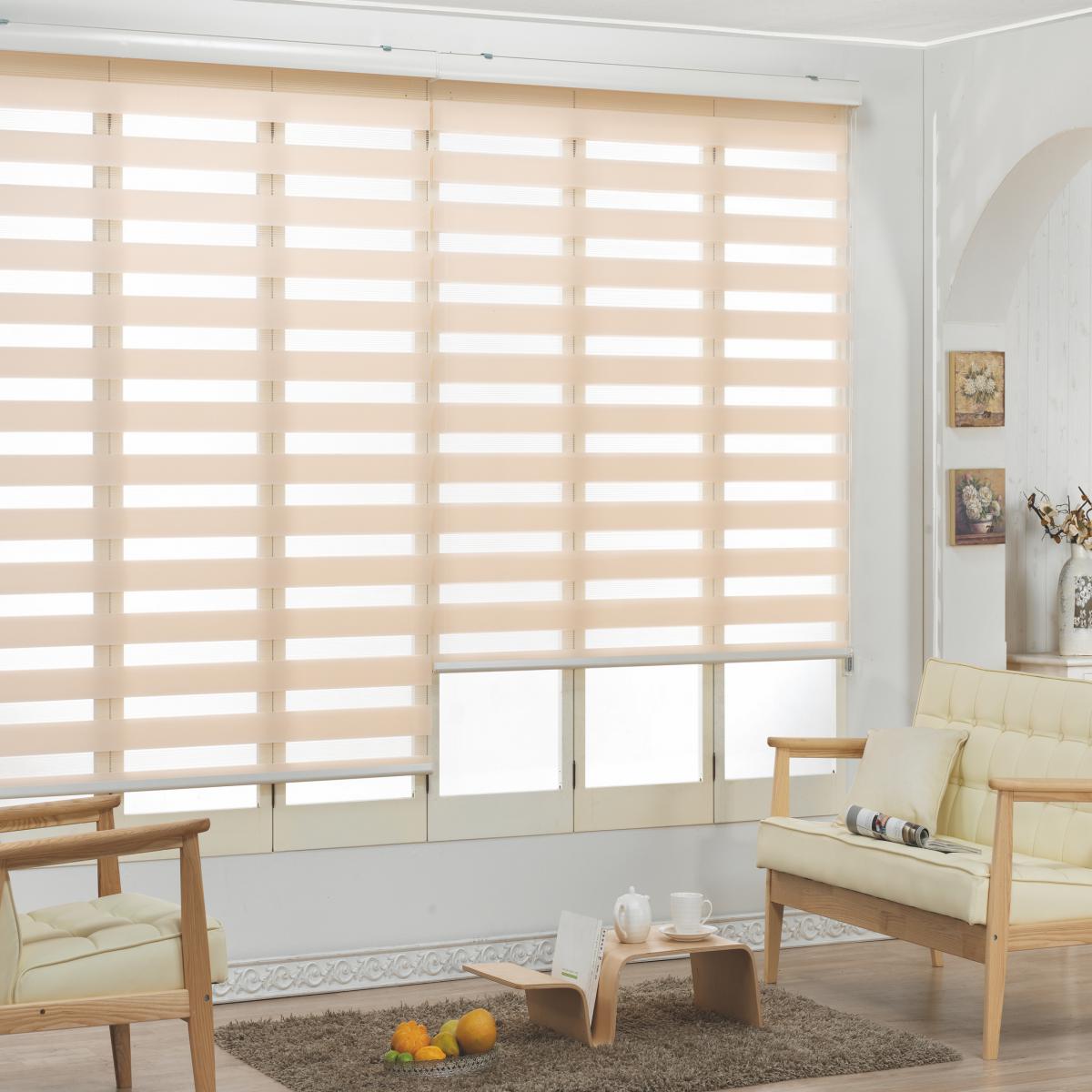 Rèm cầu vồng với mỗi lớp vải được dệt xen kẽ vào đó là những lớp lưới trong suốt tạo hiệu ứng ánh sáng linh hoạt