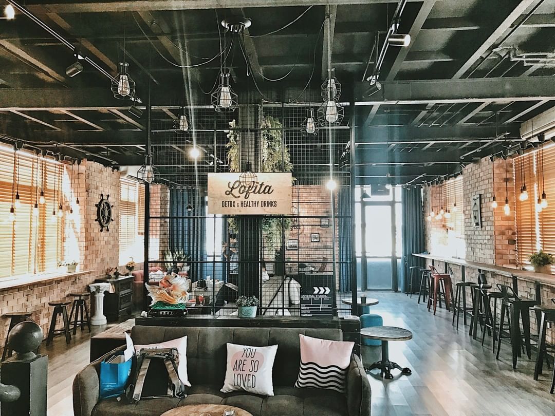 Rèm cửa Lumitex trang trí tạo điểm nhấn nhá tinh tế và hiện đại cho quán cafe