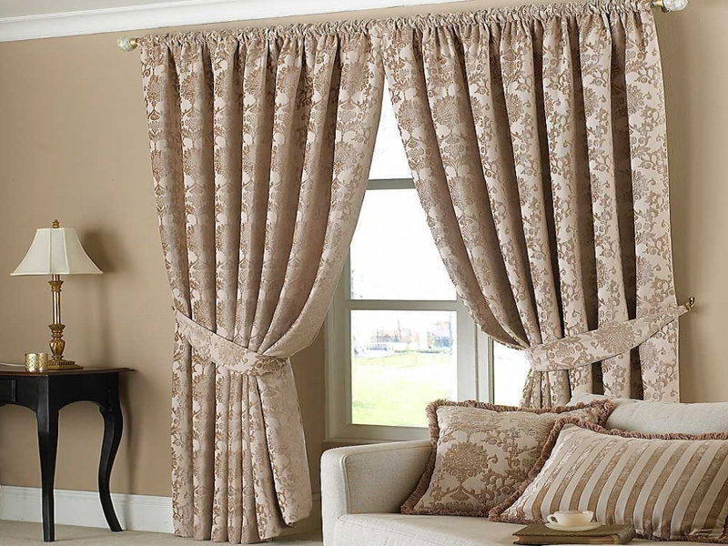 Mẫu rèm vải họa tiết đẳng cấp cho biệt thự cổ điển