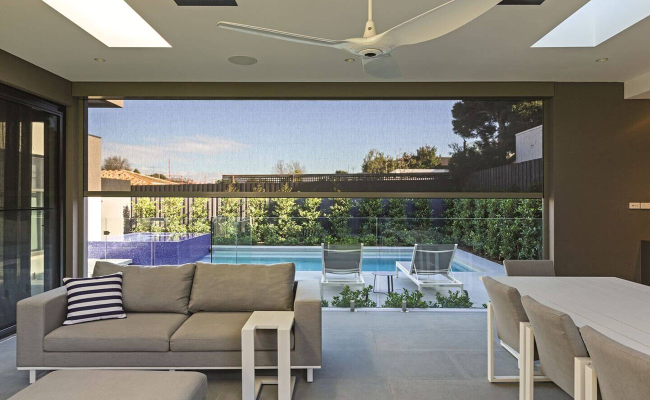 Rèm cuốn Zipscreen là hệ thống rèm cuốn tự động ngoài trời đang được ưa chuộng nhất hiện nay