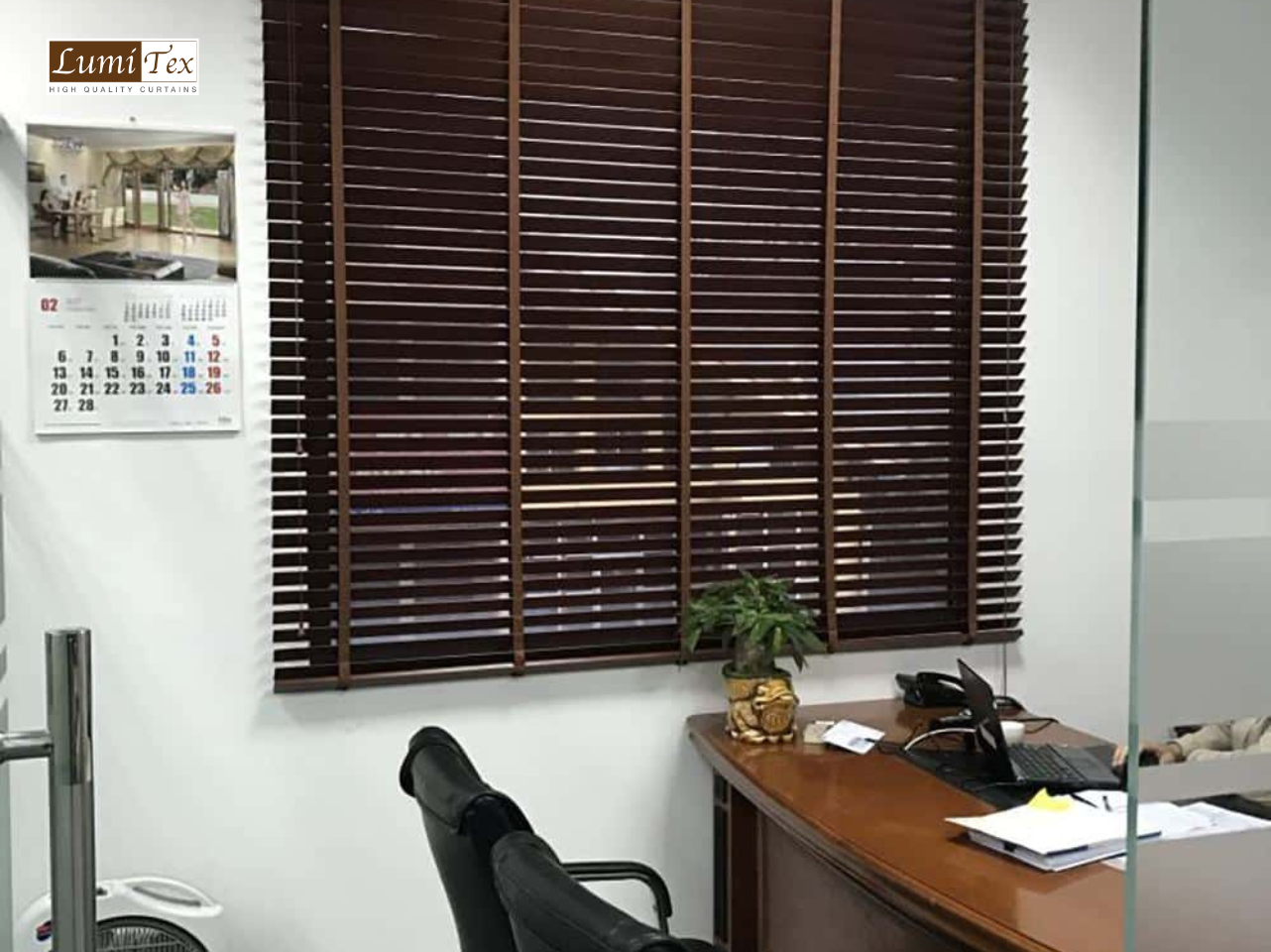 Không gian làm việc chuyên nghiệp với rèm cuốn văn phòng cao cấp Lumitex