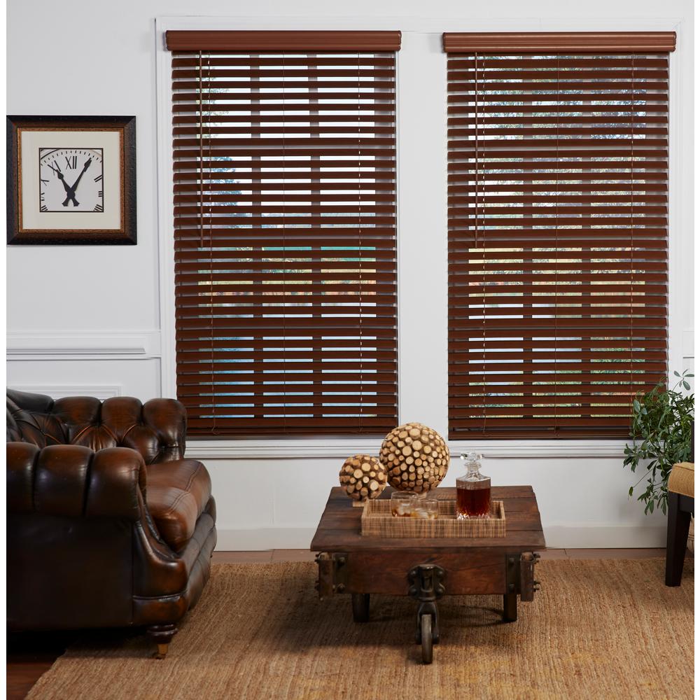 Các lá rèm có thể xoay 180 độ linh hoạt để điều chỉnh cường độ ánh sáng hay chắn sáng tuyệt đối