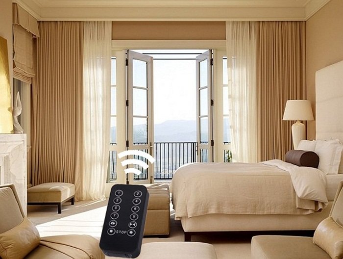 Sự hiện đại, sang trọng, đẳng cấp của công trình được thể hiện qua mành vải tự động