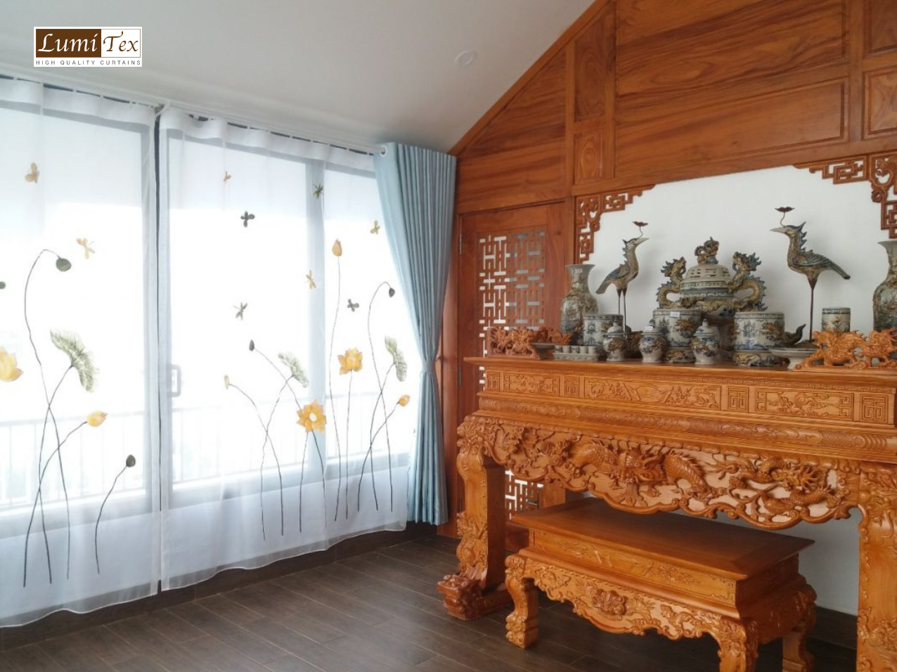 Sử dụng rèm cửa phòng thờ tạo lên một không gian linh thiêng và trang trọng