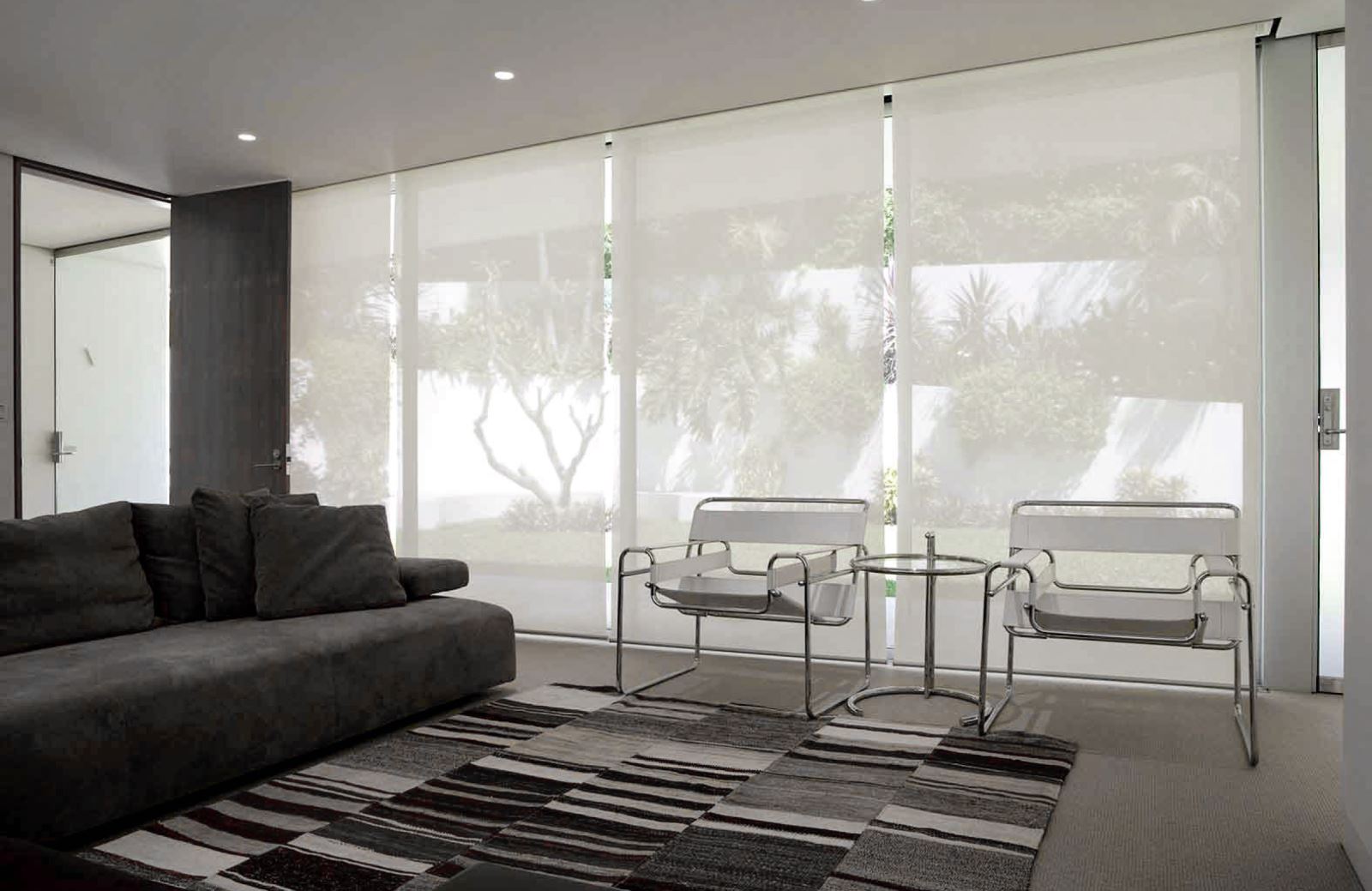 Rèm cuốn văn phòng Ecoshade đem đến sự hiện đại và sang trọng cho không gian văn phòng