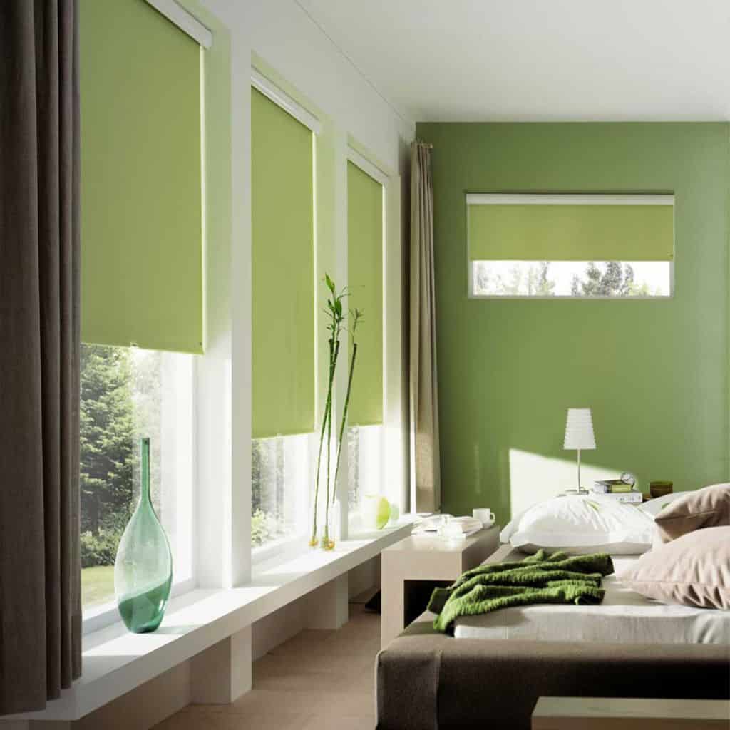 Rèm cửa màu xanh lá mang lại cảm giác thư thái và mát mẻ , xóa bỏ đi sự ngột ngạt, oi bức của những ngày hè nắng nóng