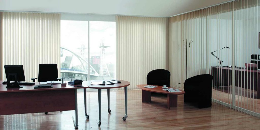 Rèm lá dọc gọn gàng nhưng đầy thanh lịch