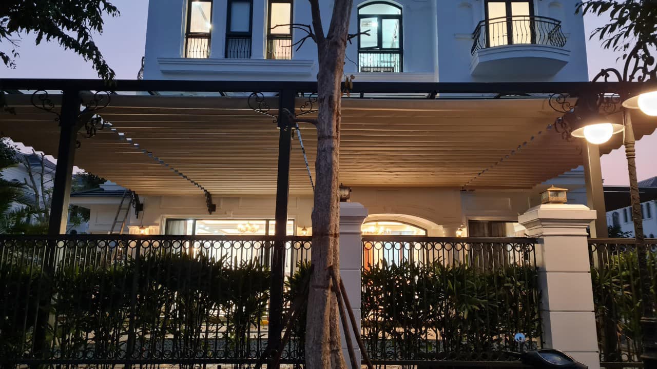 Rèm trần tự động được sinh ra như một nhu cầu thiết yếu để bảo vệ gia đình