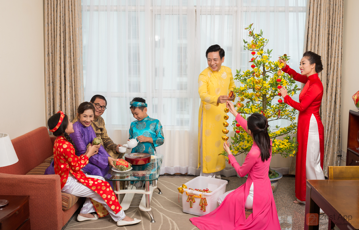 ​Trang trí phòng khách bằng những bộ rèm thật đẹp, vừa thuận tiện nhanh chóng lại phù hợp cho dịp Tết