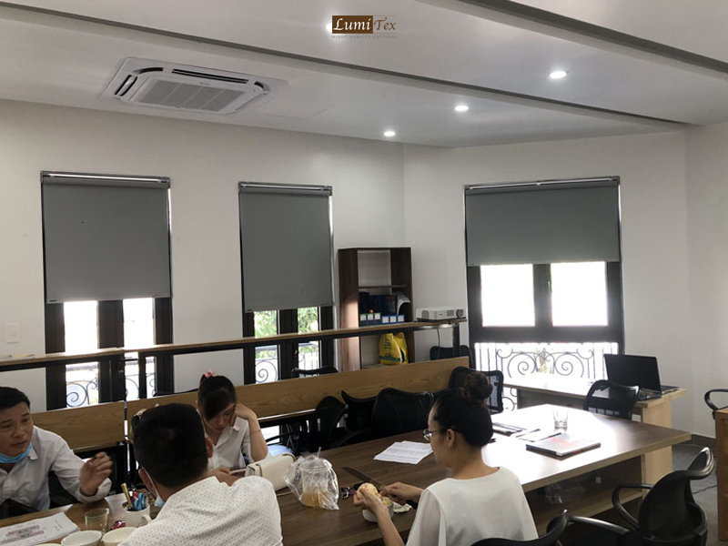 Rèm cuốn văn phòng mang đến vẻ sang trọng hiện đại mà giản dị