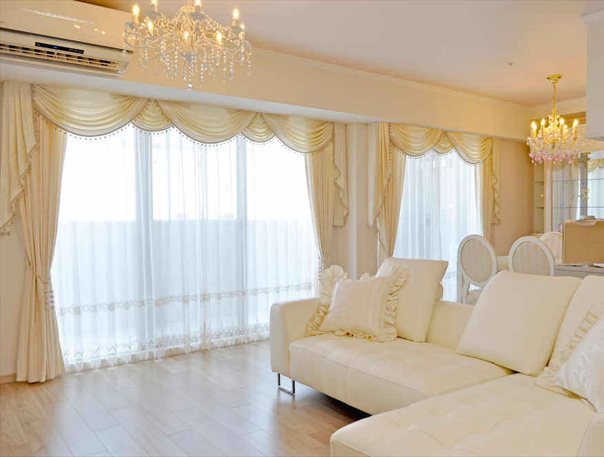 Rèm vải nhẹ nhàng, đơn giản nhưng vẫn phải giữ được nét sang trọng, đẳng cấp của những mẫu rèm cổ điển