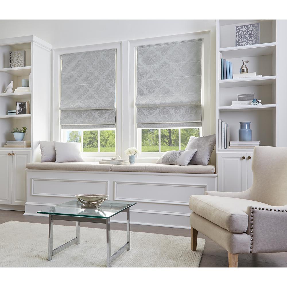 Mành roman là loại mành nhẹ nhàng, thích hợp với những ô cửa sổ vừa và nhỏ