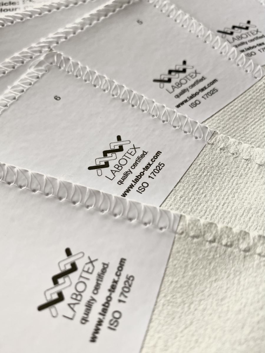 Lumitex cung cấp dòng sản phẩm rèm cửa cao cấp sử dụng chất liệu vải có khả năng chống cháy, chống nước theo tiêu chuẩn Mỹ