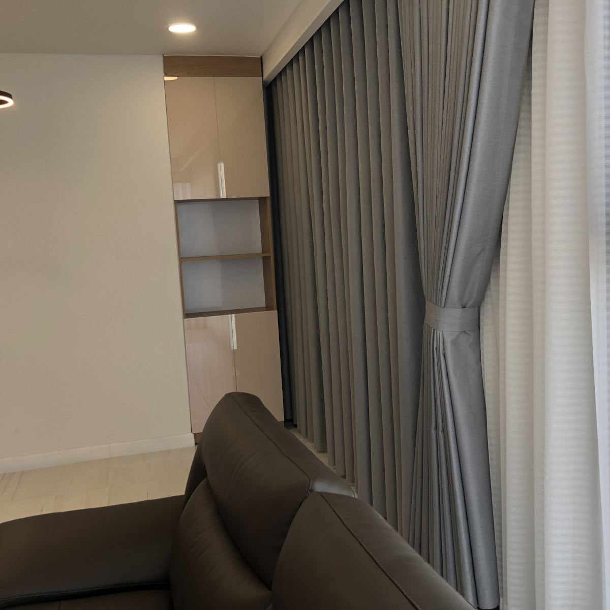 ​Thiết kế đơn giản nhưng vô cùng tinh tế trong cách may đo phù hợp với mọi phong cách nội thất nhà cửa hiện đại