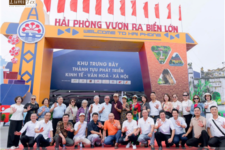 Rèm Lumitex cùng CLB Doanh nhân họ Phạm Hải Phòng tham quan Triển lãm A80