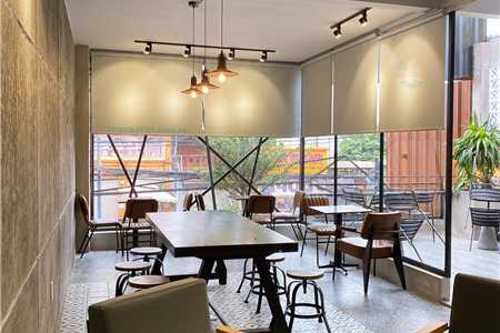 Thi công, lắp đặt rèm tự động ngoài trời cho nhà hàng, quán cafe sang trọng tại TPHCM